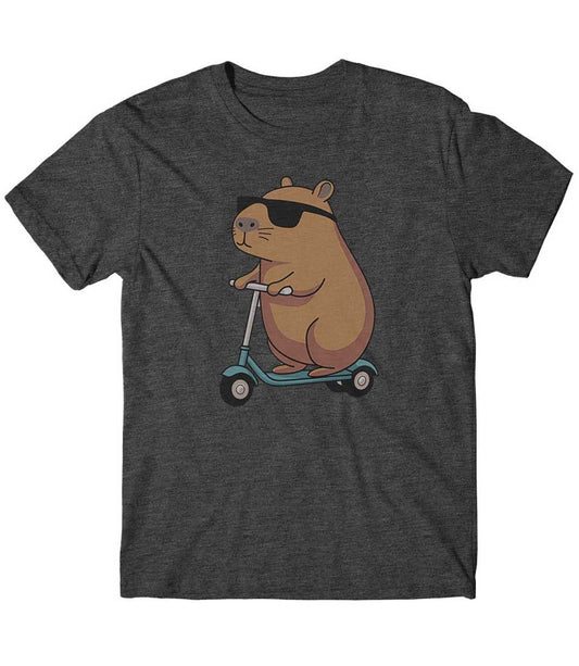 Camiseta capibara en scooter