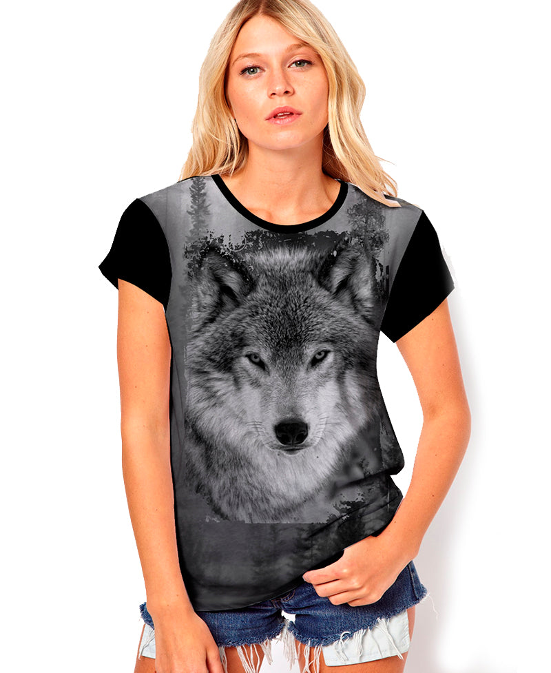 Playera de lobo en el bosque