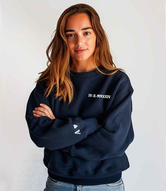 Sudadera personalizada bordada con fecha e inicial en manga