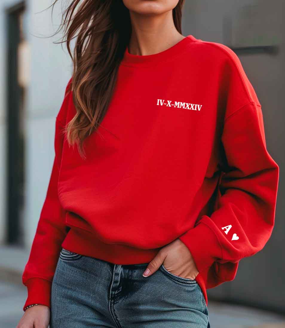 Sudadera personalizada bordada con fecha e inicial en manga