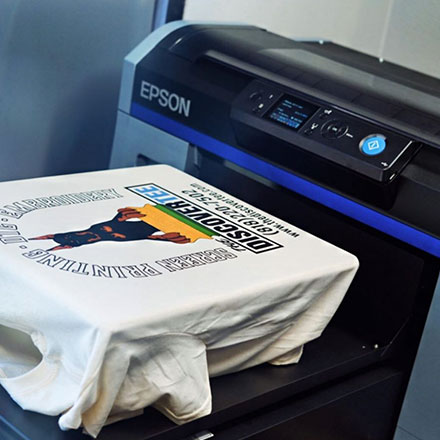 Cómo iniciar un negocio de personalización de camisetas y sudaderas